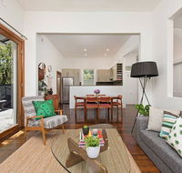 Historic 1890s House With Terraced Backyard Deck - New Castle Holiday