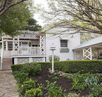 Hollyoak Cottage - delightful ducks and doileys - New Castle Holiday