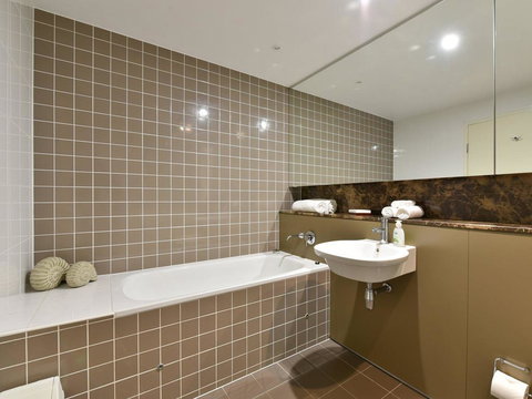 Honeysuckle Haven - Harbour Facing + Walk To Restaurants - New Castle Holiday 1