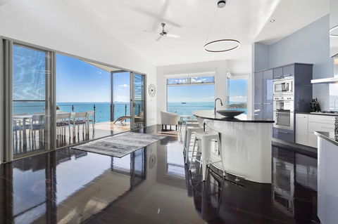 Horizons - Airlie Beach - New Castle Holiday 0