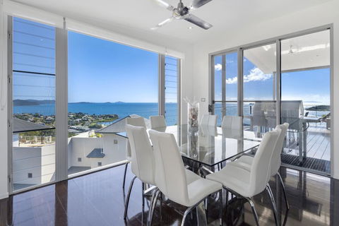 Horizons - Airlie Beach - New Castle Holiday 2