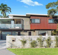 Horizons at Currarong - architecturally designed beach house - New Castle Holiday