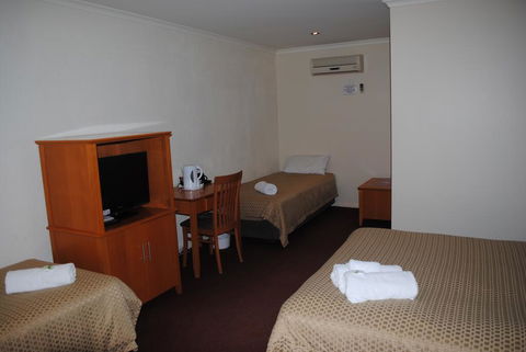 Horse & Jockey Hotel Motel - New Castle Holiday 2