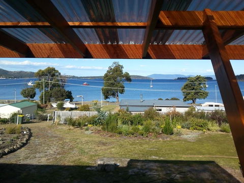 Islandview Beachhouse - 60m Down Driveway To Beach, Dover Tasmania - New Castle Holiday 2