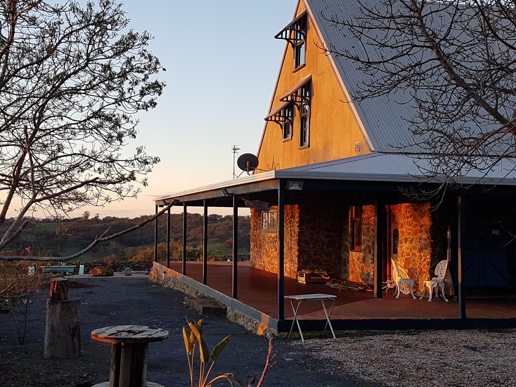 Newlyn North VIC New Castle Holiday