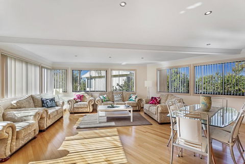 Karinya At Little Beach - Upstairs - New Castle Holiday 0