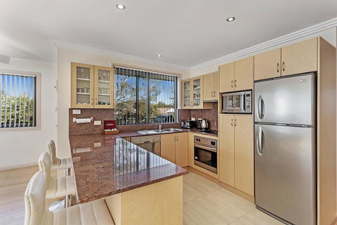 Karinya At Little Beach - Upstairs - New Castle Holiday 1