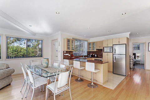 Karinya At Little Beach - Upstairs - New Castle Holiday 2