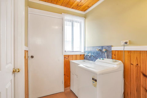 Kellraine Holiday Units - New Castle Holiday 1