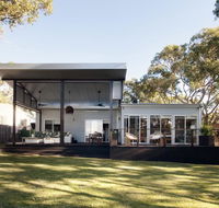 Kirby's Berrara Beach House - New Castle Holiday