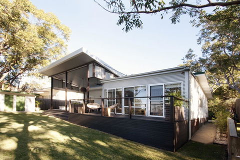 Kirby's Berrara Beach House - New Castle Holiday 2