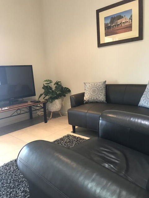 KUARLU@ONSLOW ACCOMMODATION - New Castle Holiday 2