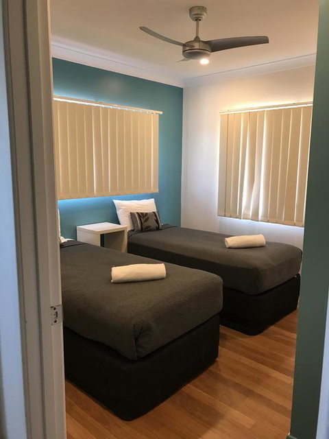 Kurrimine Beach Huts - New Castle Holiday 3