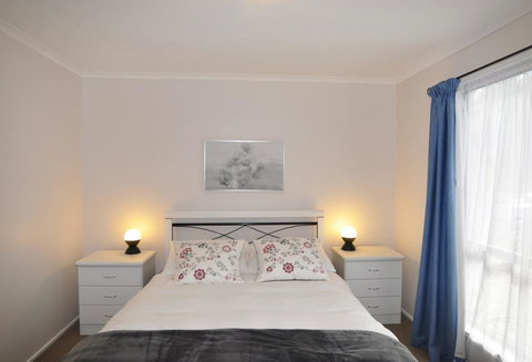 KYEEMA - FREE WIFI & NETFLIX - PET FRIENDLY (OUTSIDE ONLY) - New Castle Holiday 1