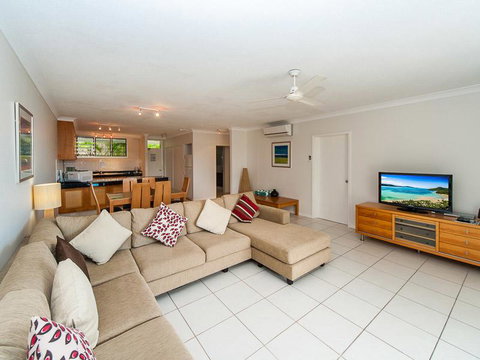 Lagoon 003 - New Castle Holiday 0