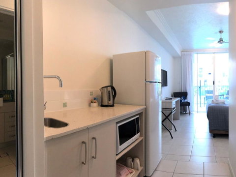 Lagoons Studio Swim Out With Heated Pool - New Castle Holiday 1