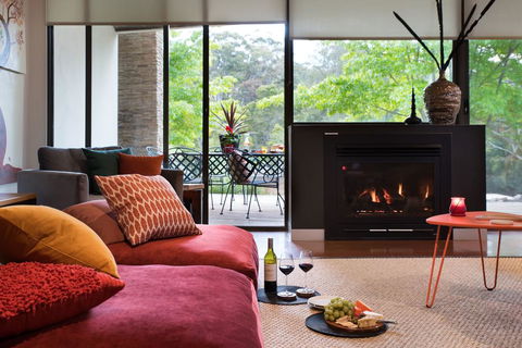 Lake Daylesford Lodge 5 - New Castle Holiday 1