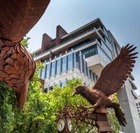 Lake views Central CBD location//FREE WIFINETFLIX - New Castle Holiday