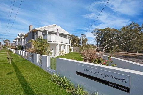 Lakefront Peace Apartments Studio 4 - New Castle Holiday 2