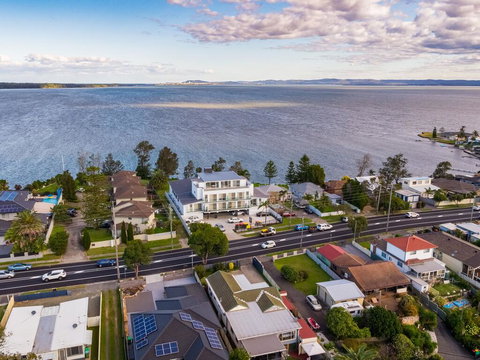 Lakes Resort - New Castle Holiday 3