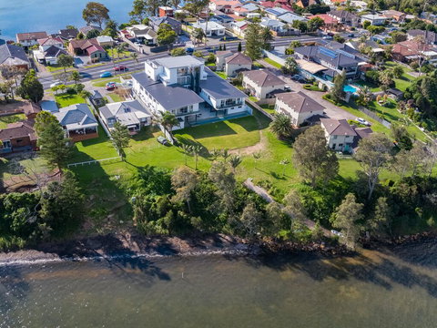 Lakes Resort - New Castle Holiday 1