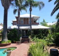 Lakeside Bed  Breakfast - New Castle Holiday