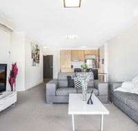 Lakeside Family Oasis with Pool Gym and Balcony - New Castle Holiday