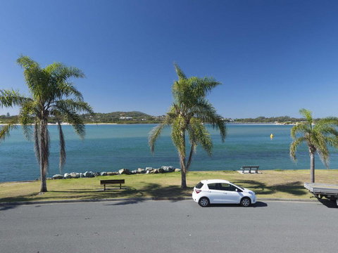 Lakeside Flats 5 - New Castle Holiday 2