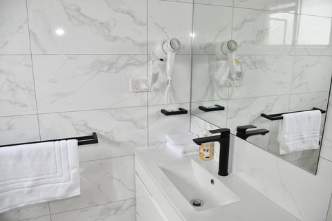 Lakeside Inn - New Castle Holiday 1