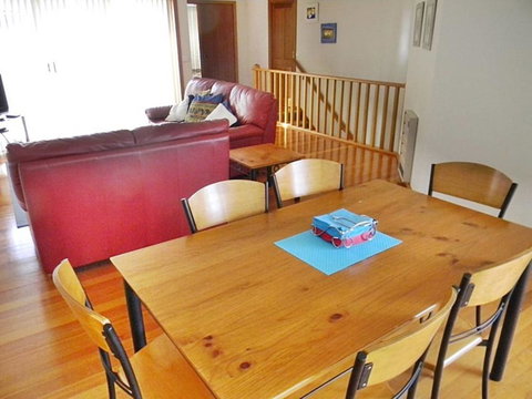 LAKESIDE2 - New Castle Holiday 3