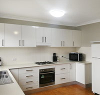 Large 5-Bedroom House with Wifi  Netflix Close to Taronga Western Plains Zoo - New Castle Holiday
