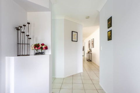 Large Executive And Family Home - Flinders View - New Castle Holiday 3