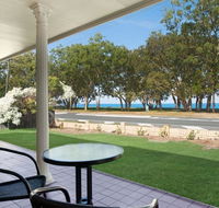 Large family waterfront home with room for a boat - Welsby Pde Bongaree - New Castle Holiday
