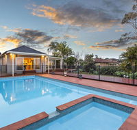 Lavish Lakefront Pool House - New Castle Holiday