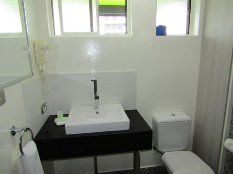 Le George Motel - New Castle Holiday 2