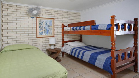 Levuka Unit 11, 14 Moreton Pde, Kings Beach - New Castle Holiday 2