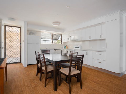 Levuka Unit 12, 14 Moreton Pde - New Castle Holiday 1