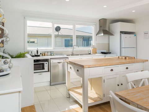 Licence To Chill - New Castle Holiday 1