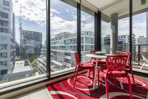 LIGHT, AIRY, SPACIOUS QUEENS ROAD APARTMENT - New Castle Holiday 1