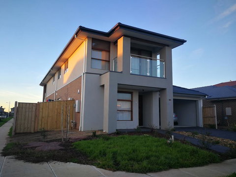 Lily Family - New Castle Holiday 0