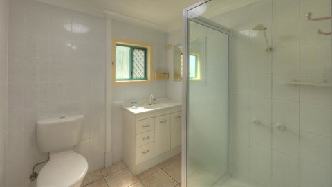 Lucinda Fishing Lodge - New Castle Holiday 2