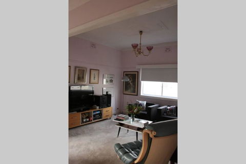 Lucys Artist Cottage - New Castle Holiday 1