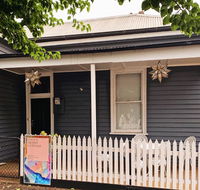Lucys Artist Cottage - New Castle Holiday