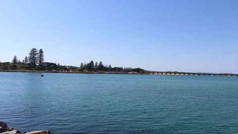 Luskin Court 3 - New Castle Holiday 1