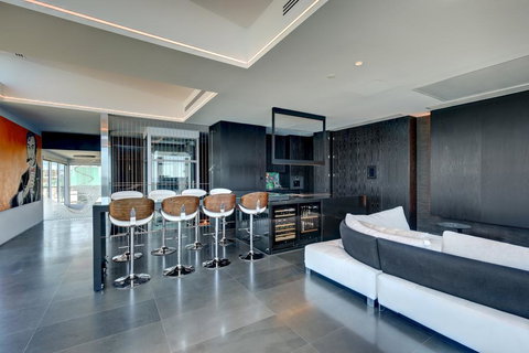 Luxe Haus - New Castle Holiday 0