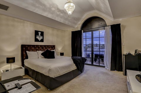 Luxe On Kensington - New Castle Holiday 3