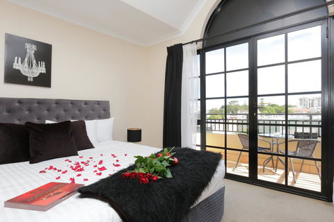 Luxe On Kensington - New Castle Holiday 2