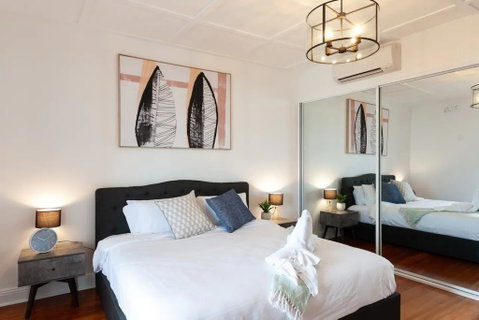 Luxurious Heritage Home With Harbour Bridge Views - New Castle Holiday 3