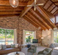 Luxurious Home on 5 Acres Close to CBD - Sleeps 18 - New Castle Holiday