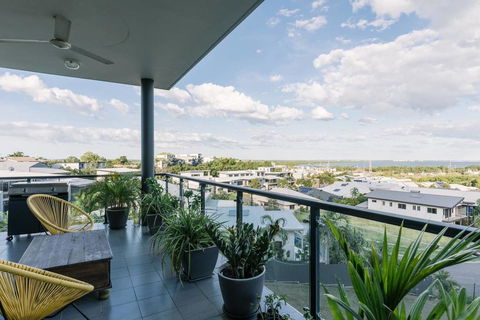 Luxury & Location - Sea Views With Modern Class ! - New Castle Holiday 3